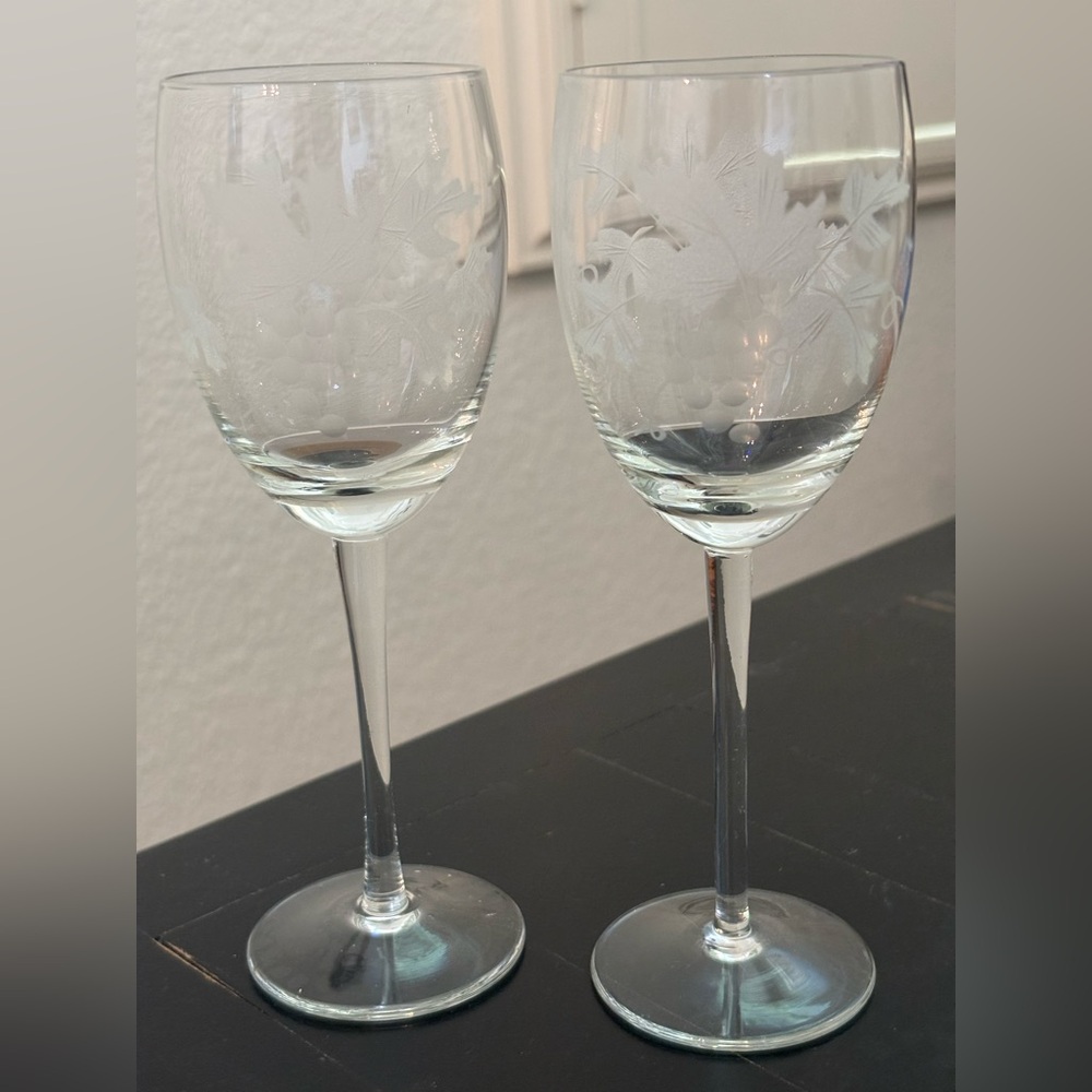 Set Of Two Wine‎ Glasses Etched With Grapes & Leaves Design